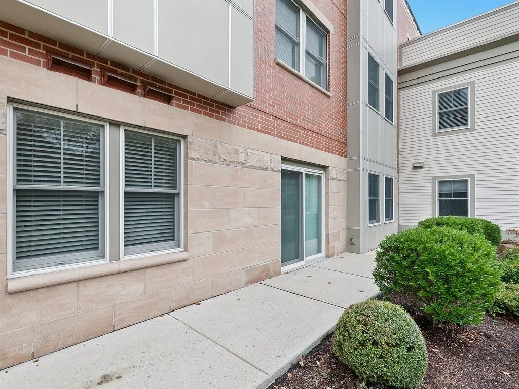 2 bed, 2 bath apartment for rent at 321 Hammond Pond Pkwy Unit 106, Chestnut Hill — photo 4 of 30