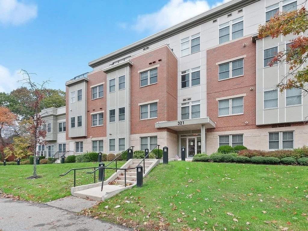 2 bed, 2 bath apartment for rent at 321 Hammond Pond Pkwy Unit 106, Chestnut Hill