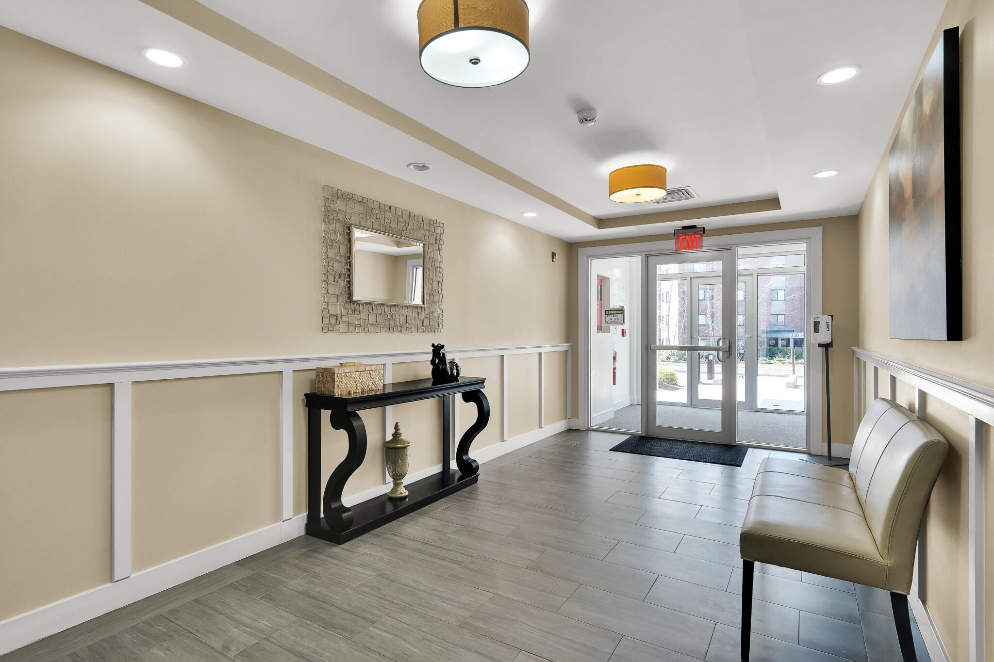 2.5 bed, 2.5 bath apartment for rent at 321 Hammond Pond Pkwy Unit 301, Chestnut Hill — photo 2 of 16