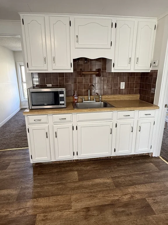 2 bed, 1 bath apartment for rent at 321 Lawrence St Unit 3, Lowell — photo 3 of 6