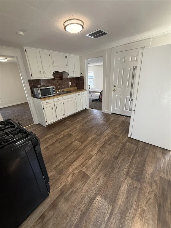 2 bed, 1 bath apartment for rent at 321 Lawrence St Unit 3, Lowell — photo 1 of 6