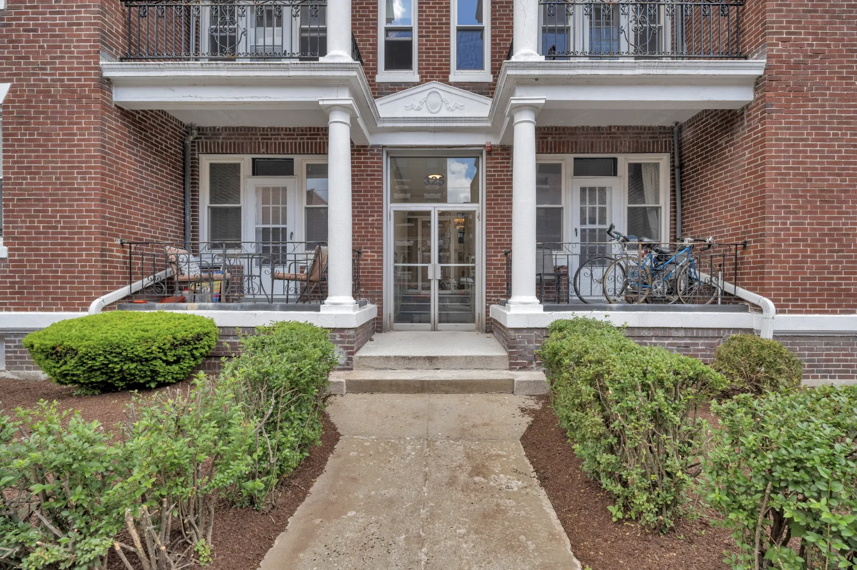 2 bed, 1 bath apartment for rent at 321 Summit Ave Unit 301, Brighton — photo 7 of 9