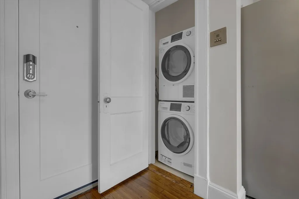 2 bed, 1 bath apartment for rent at 321 Summit Ave Unit 301, Brighton — photo 6 of 9