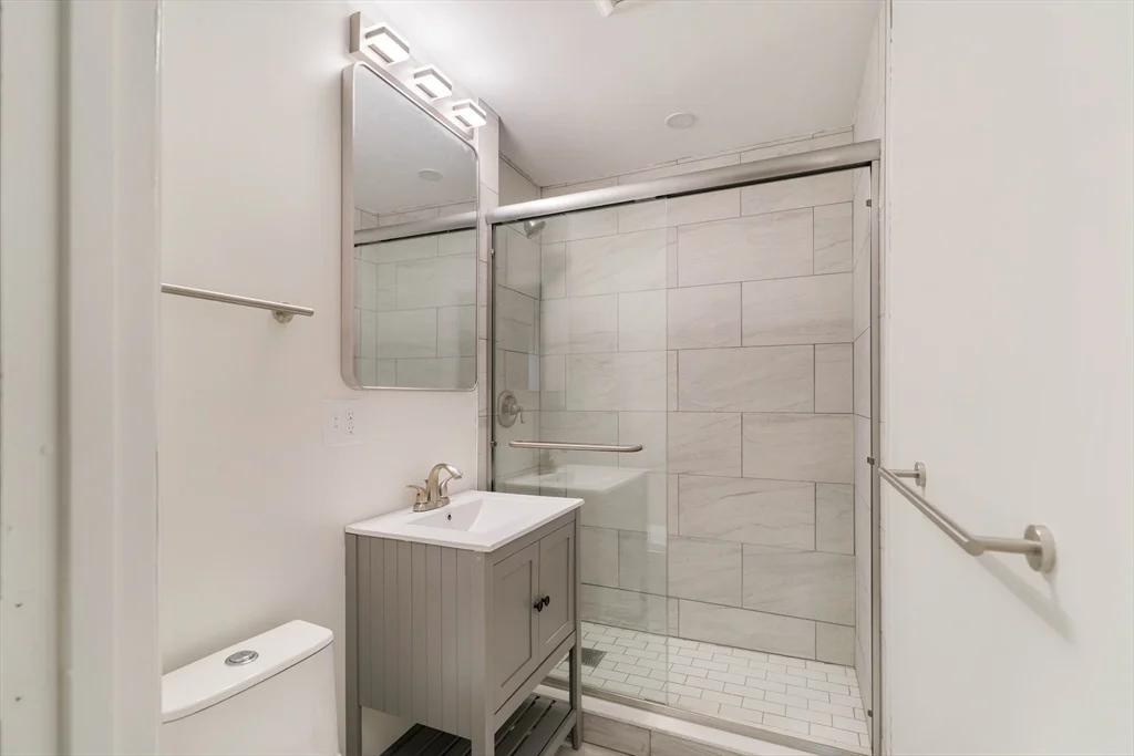 3 bed, 2 bath apartment for rent at 321 Tappan St Unit 1, Aspinwall Hill — photo 17 of 19