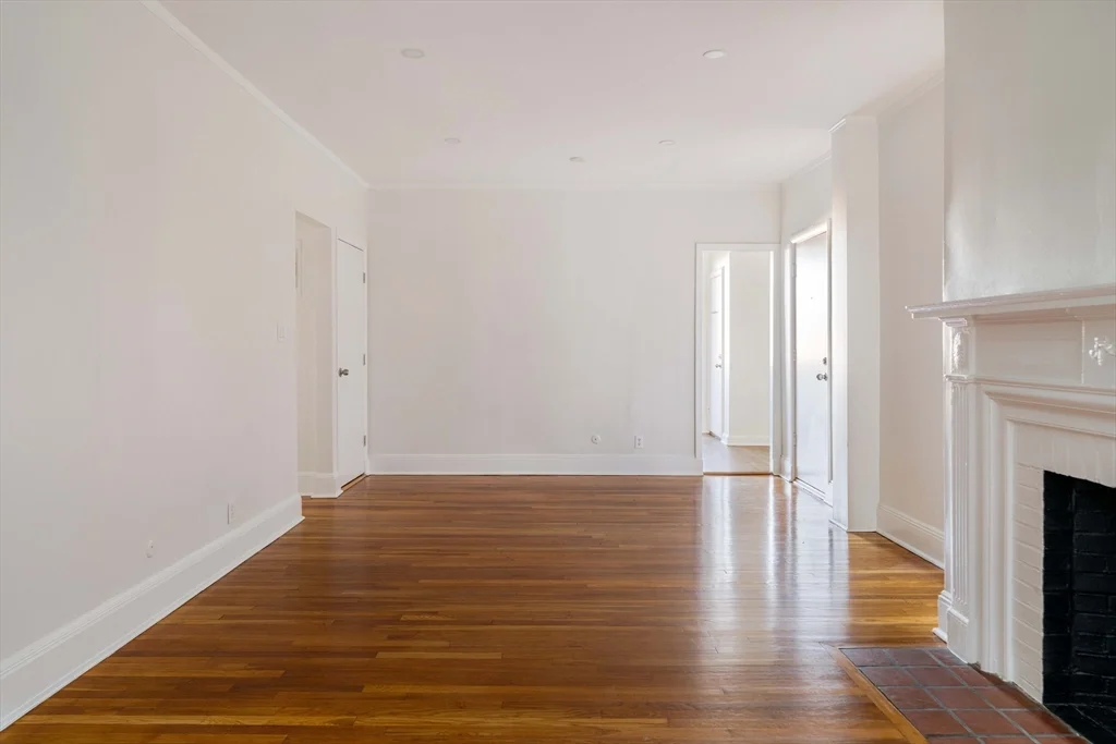 3 bed, 2 bath apartment for rent at 321 Tappan St Unit 1, Aspinwall Hill — photo 4 of 19