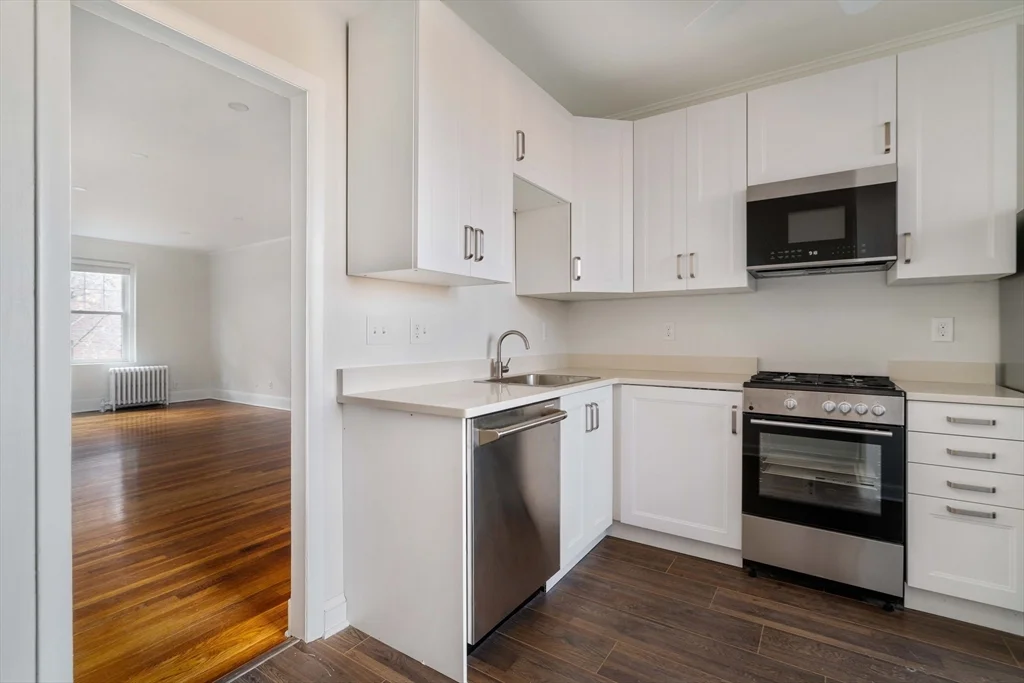 3 bed, 2 bath apartment for rent at 321 Tappan St Unit 1, Aspinwall Hill — photo 6 of 19