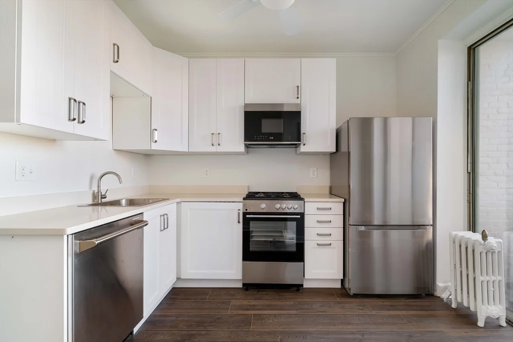 3 bed, 2 bath apartment for rent at 321 Tappan St Unit 1, Aspinwall Hill — photo 7 of 19