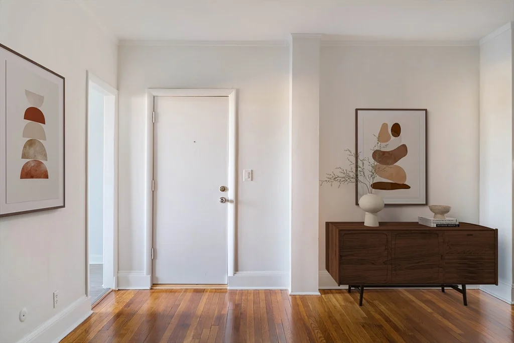 3 bed, 2 bath apartment for rent at 321 Tappan St Unit 1, Aspinwall Hill — photo 3 of 19