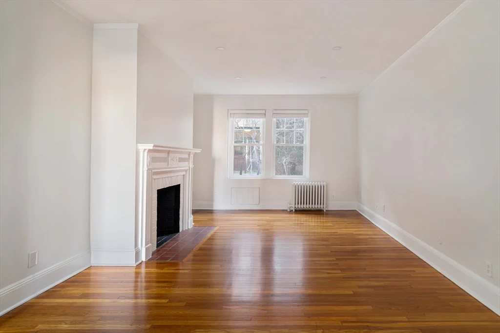 3 bed, 2 bath apartment for rent at 321 Tappan St Unit 1A, Aspinwall Hill — photo 5 of 19