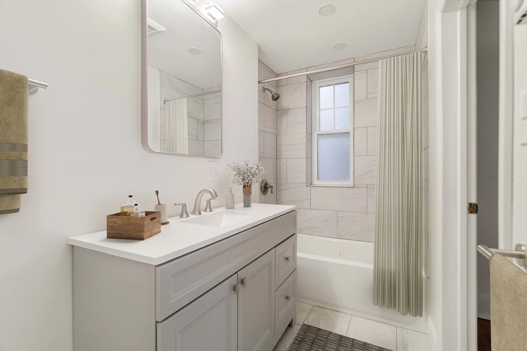 3 bed, 2 bath apartment for rent at 321 Tappan St Unit 1A, Aspinwall Hill — photo 15 of 19
