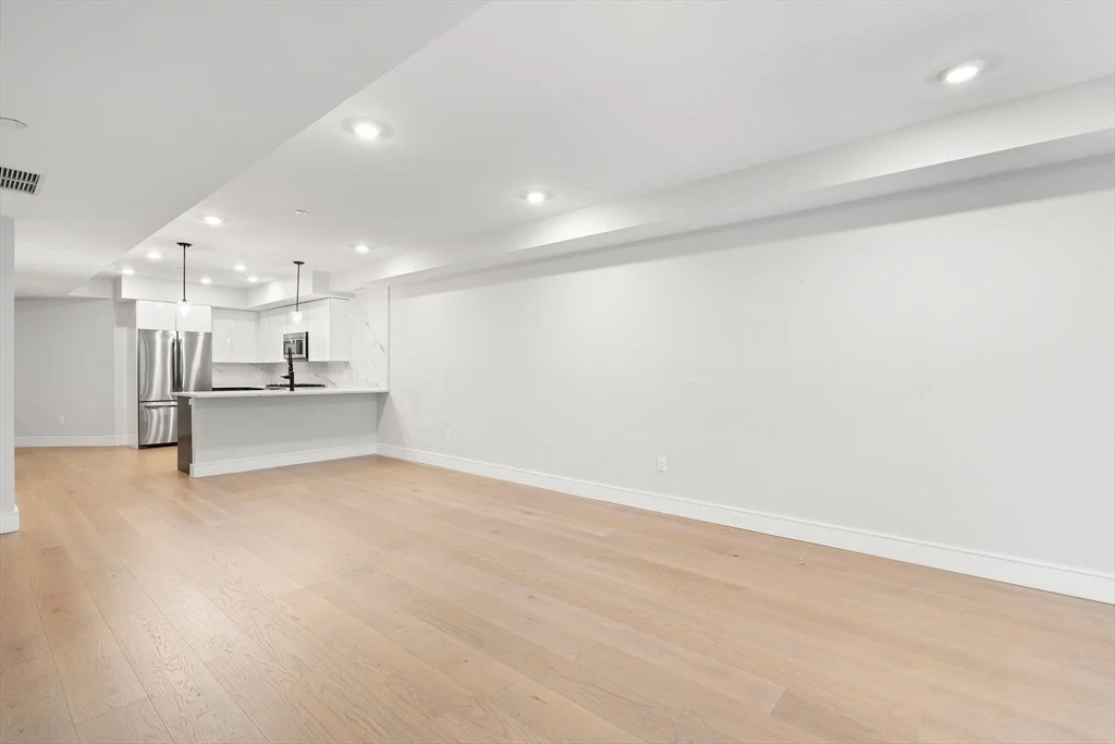 3 bed, 3 bath apartment for rent at 321 W Broadway Unit 1, South Boston — photo 7 of 33