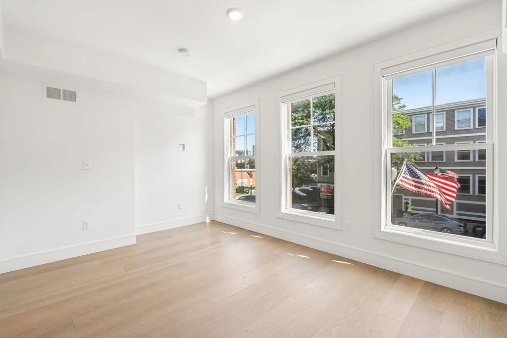3 bed, 3 bath apartment for rent at 321 W Broadway Unit 1, South Boston — photo 14 of 33