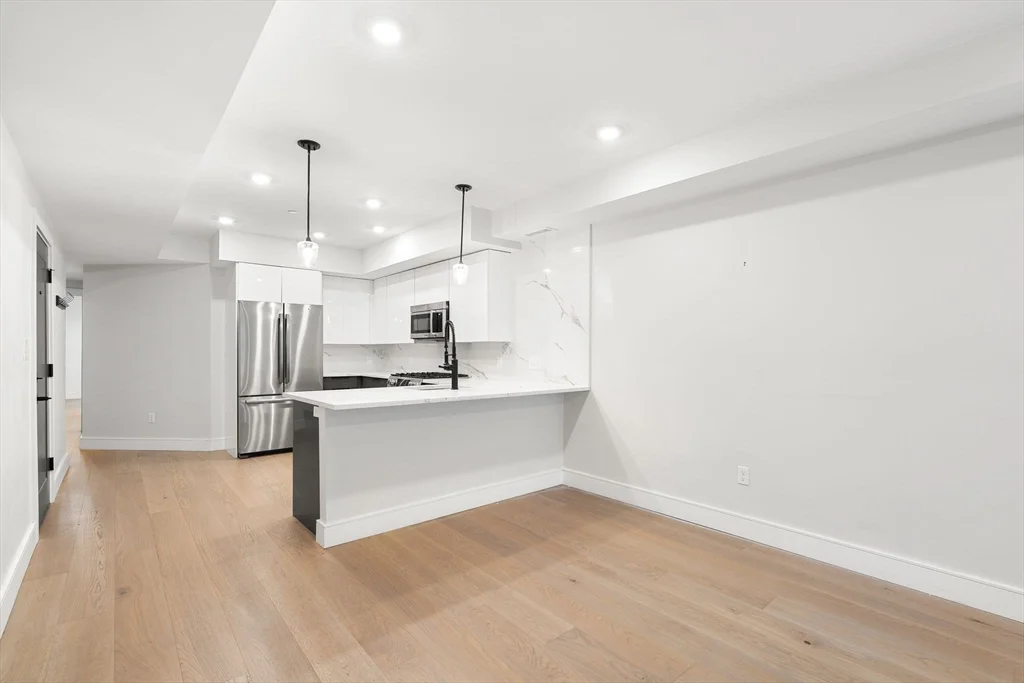3 bed, 3 bath apartment for rent at 321 W Broadway Unit 1, South Boston — photo 11 of 33