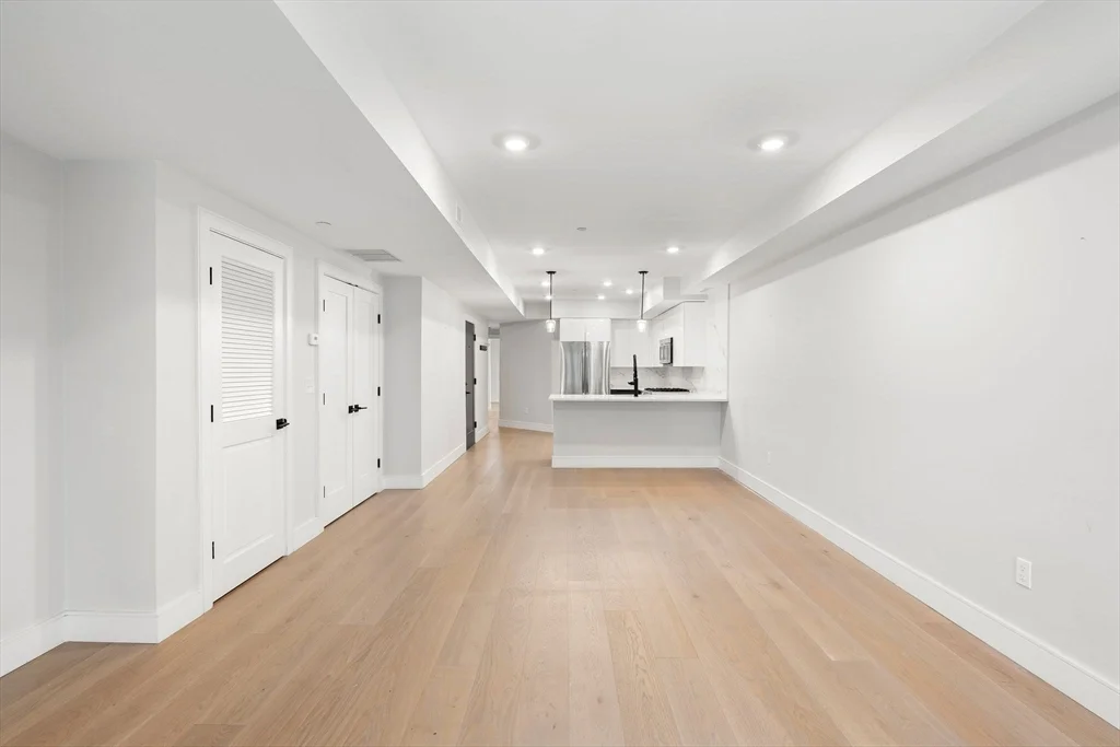 3 bed, 3 bath apartment for rent at 321 W Broadway Unit 1, South Boston — photo 6 of 33