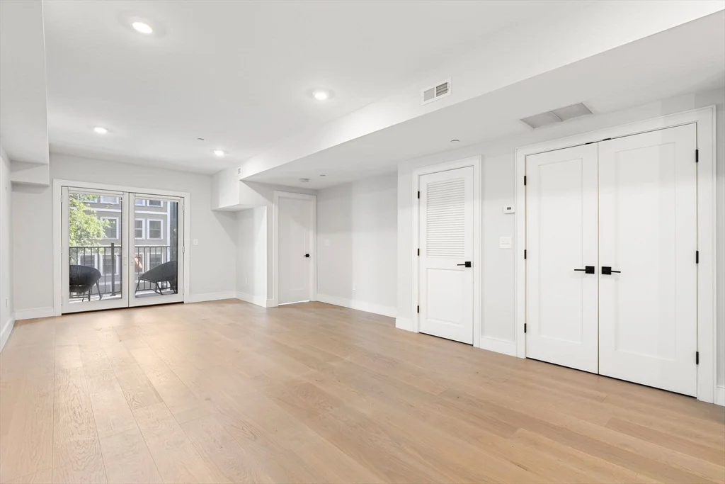 3 bed, 3 bath apartment for rent at 321 W Broadway Unit 1, South Boston — photo 8 of 33