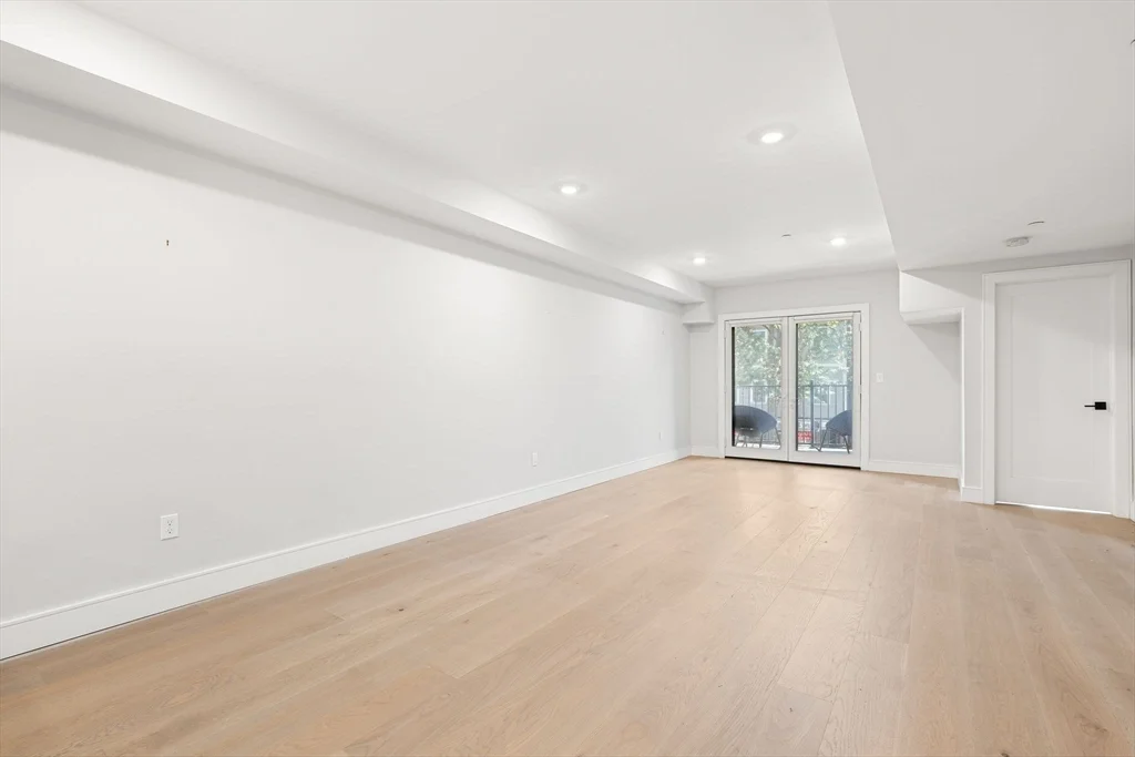 3 bed, 3 bath apartment for rent at 321 W Broadway Unit 1, South Boston — photo 10 of 33