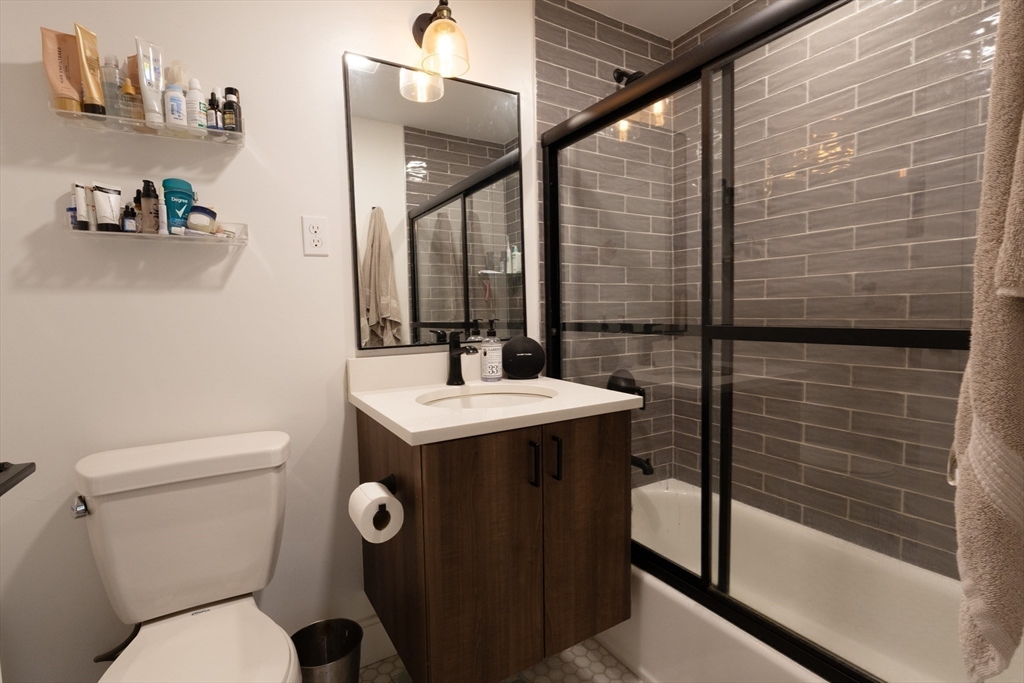 3 bed, 3 bath apartment for rent at 321 West Broadway Unit 3, South Boston — photo 15 of 21