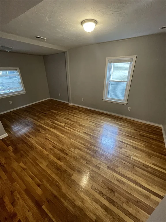 3 bed, 1 bath apartment for rent at 321 Wood Ave Unit 2, Hyde Park — photo 5 of 9