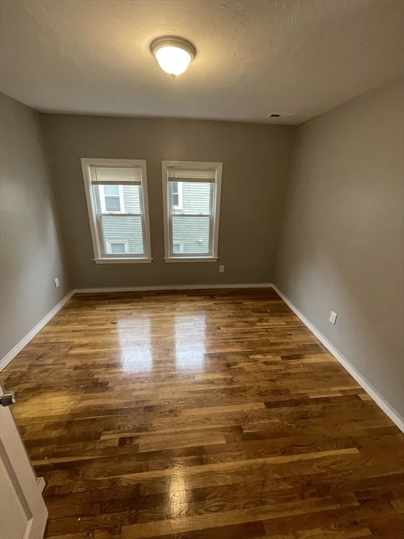3 bed, 1 bath apartment for rent at 321 Wood Ave Unit 2, Hyde Park — photo 4 of 9