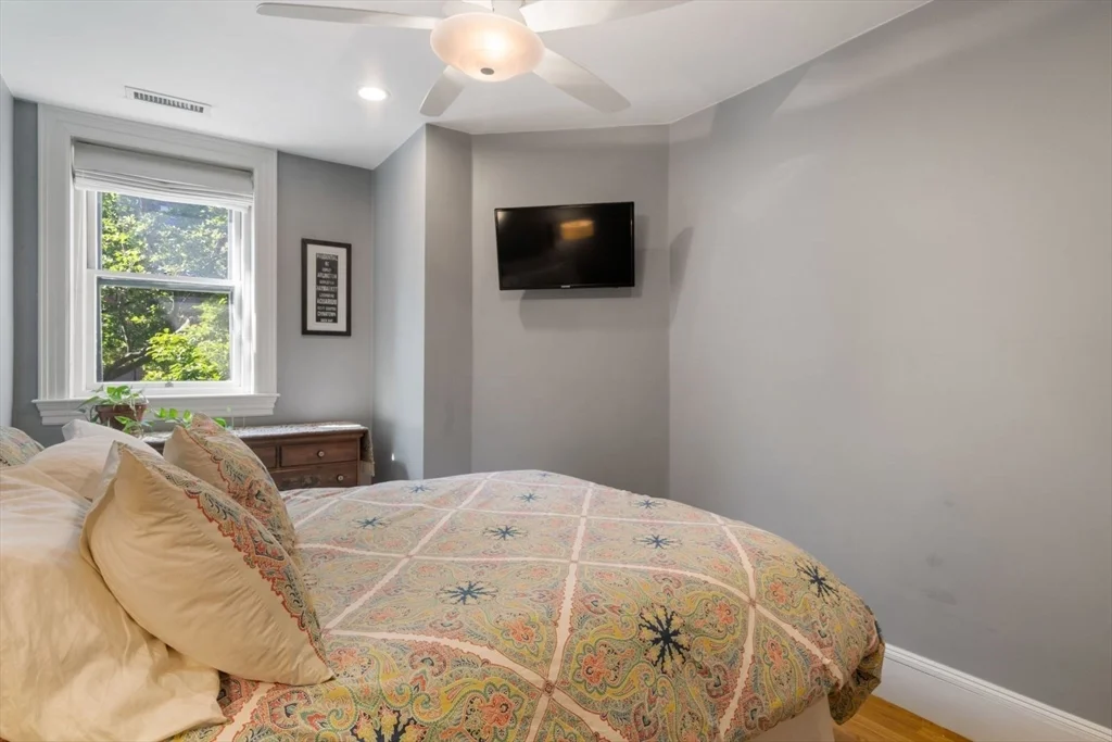 1 bed, 1 bath apartment for rent at 322 Beacon St Unit 3, Back Bay — photo 13 of 24