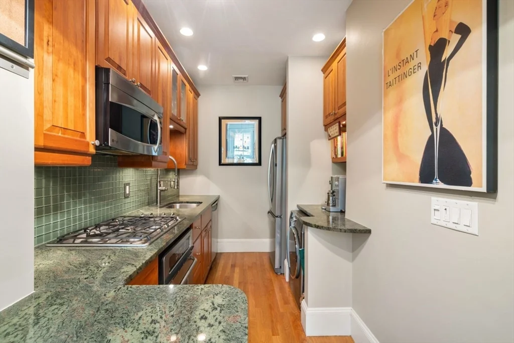1 bed, 1 bath apartment for rent at 322 Beacon St Unit 3, Back Bay — photo 9 of 24