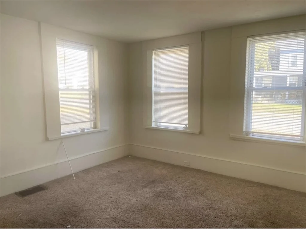 3 bed, 1 bath apartment for rent at 322 Central St Unit 2, Winchendon — photo 4 of 10