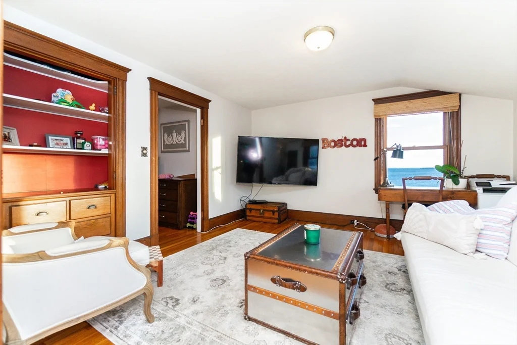 1 bed, 1 bath apartment for rent at 322 Humphrey St Unit 1, Swampscott — photo 5 of 12
