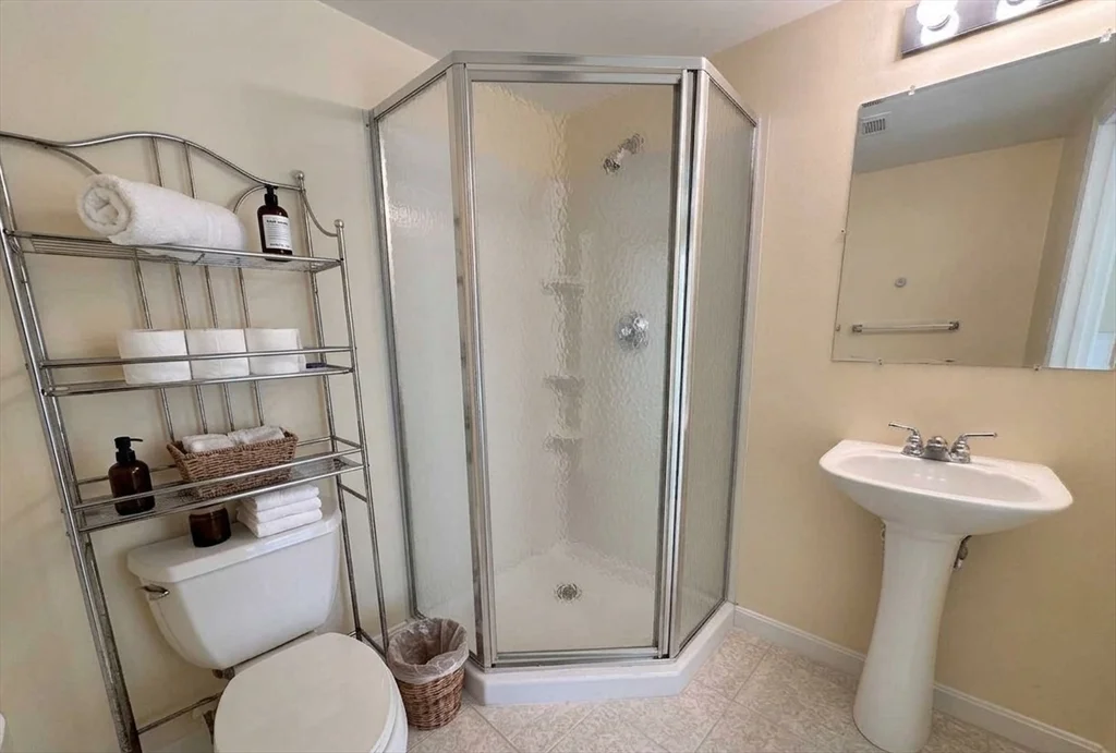 4 bed, 3 bath apartment for rent at 322 Lowell St, Lexington — photo 32 of 40