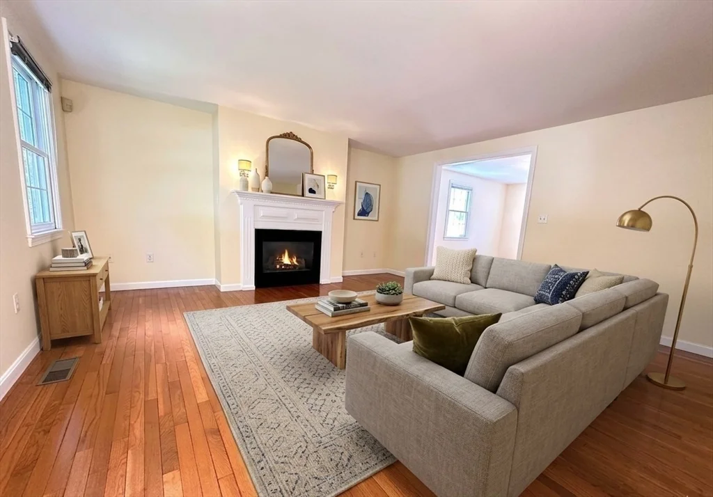 4 bed, 3 bath apartment for rent at 322 Lowell St, Lexington — photo 4 of 40