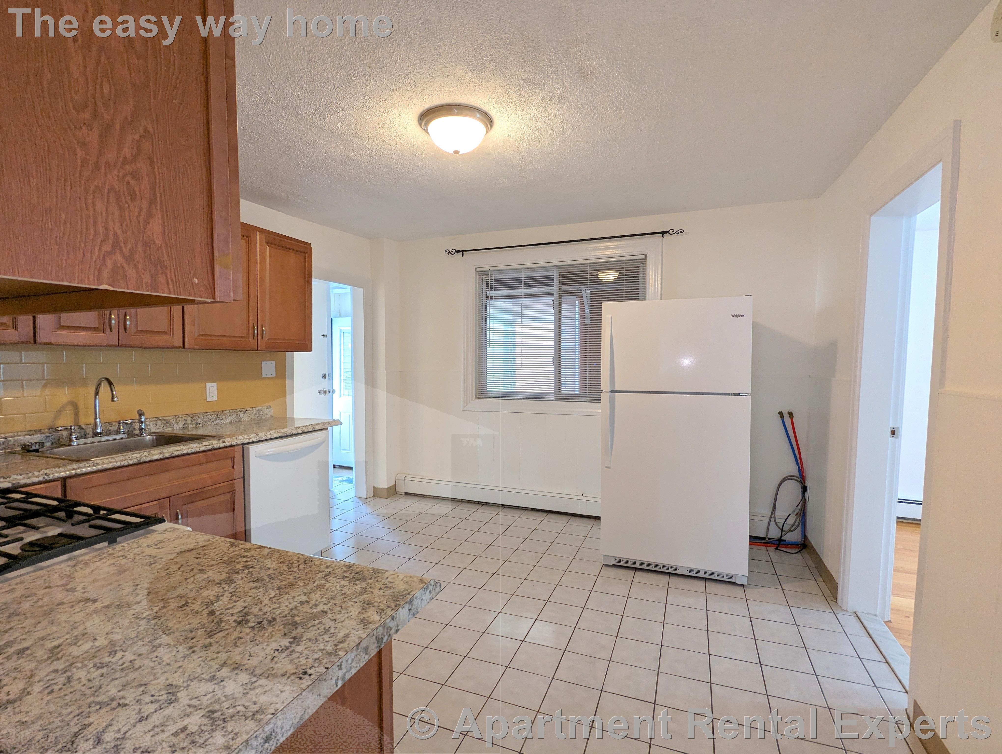 3 bed, 1 bath apartment for rent at 322 Lowell St, Magoun Square — photo 3 of 18