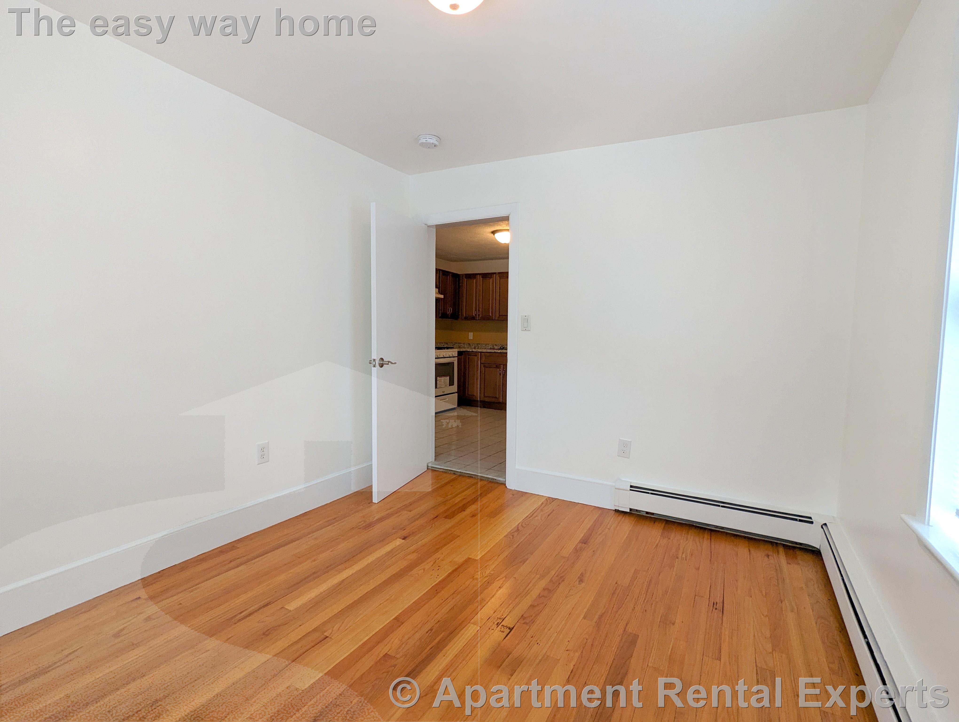 3 bed, 1 bath apartment for rent at 322 Lowell St, Magoun Square — photo 10 of 18