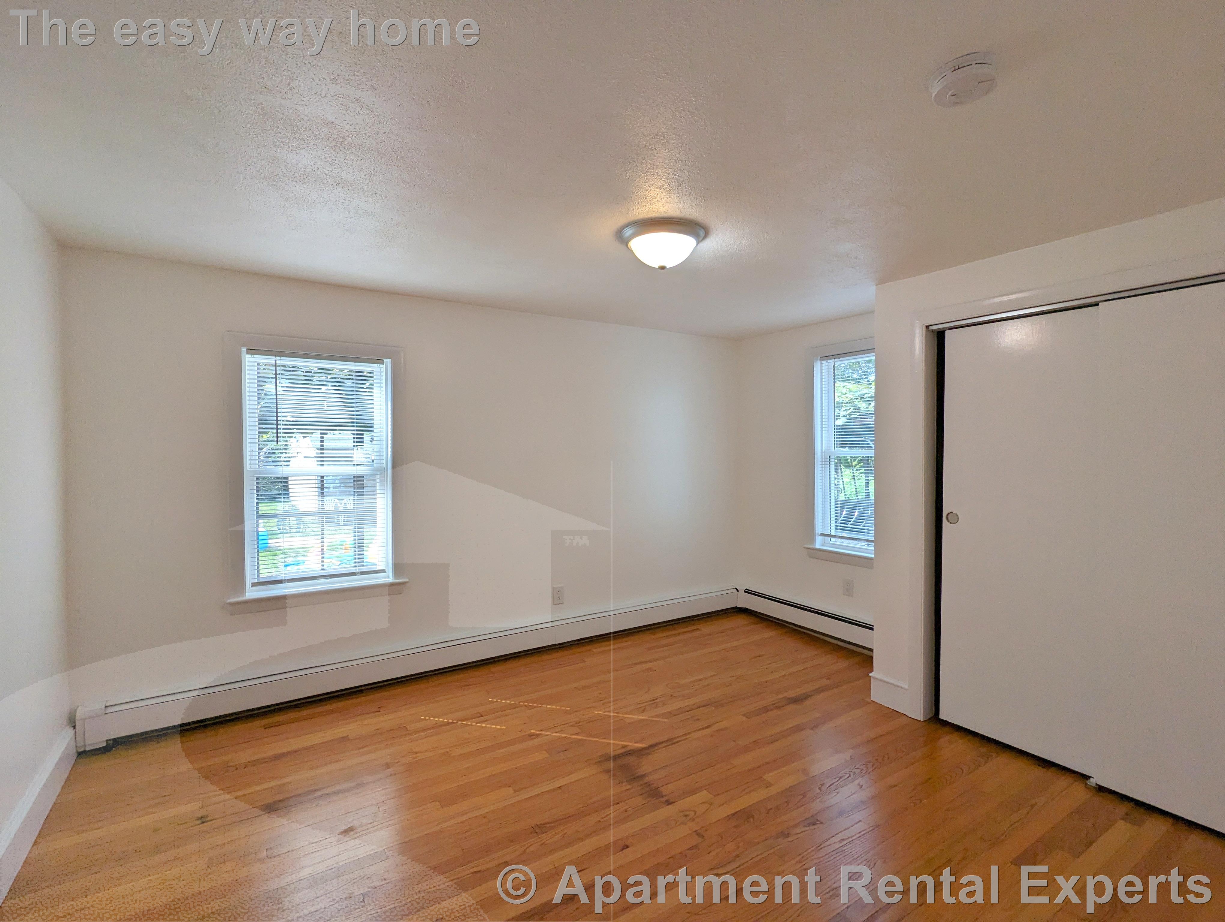 3 bed, 1 bath apartment for rent at 322 Lowell St, Magoun Square — photo 4 of 18