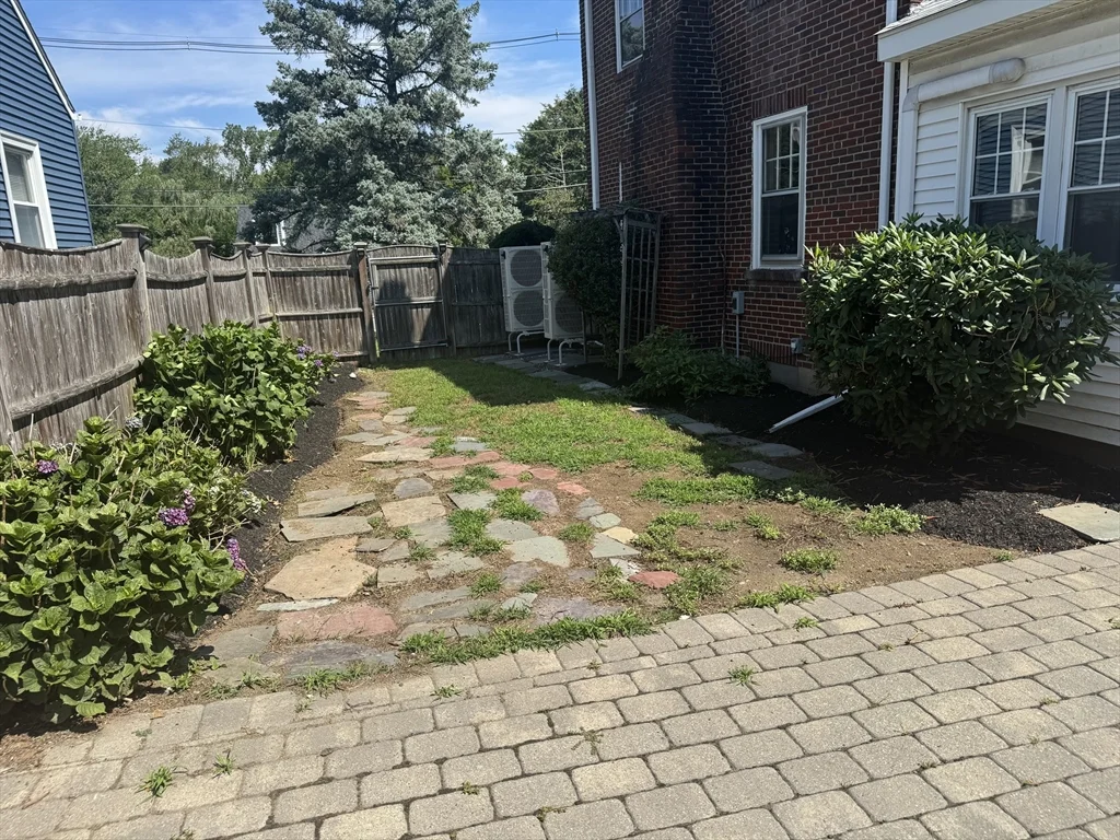 3 bed, 1 bath apartment for rent at 322 Lowell St Unit 0, Peabody — photo 3 of 33