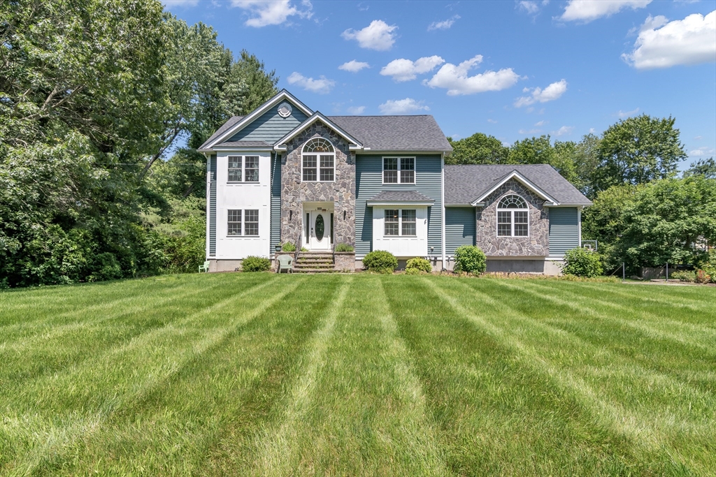 4 bed, 4+ bath apartment for rent at 322 Nashua Rd, Billerica — photo 1 of 30