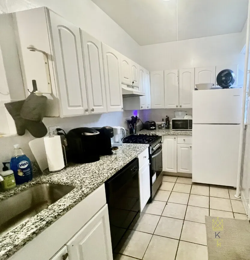 4 bed, 1 bath apartment for rent at 322 Saint Paul St Unit 1, North Brookline — photo 8 of 11