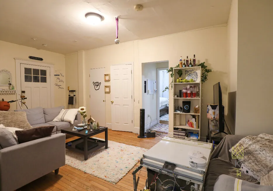 4 bed, 1 bath apartment for rent at 322 Saint Paul St Unit 1, North Brookline — photo 2 of 11
