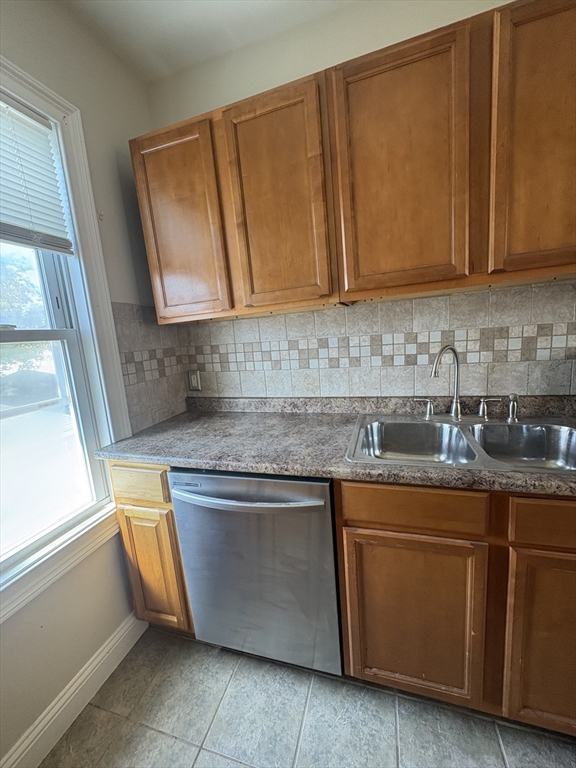 3 bed, 1 bath apartment for rent at 322 Wood Unit 2, New Bedford — photo 2 of 25