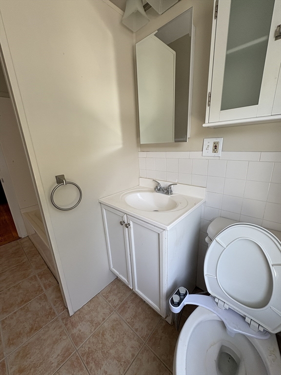 3 bed, 1 bath apartment for rent at 322 Wood Unit 2, New Bedford — photo 5 of 25