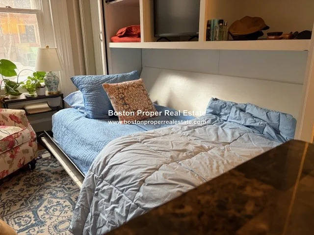 Studio bed, 1 bath apartment for rent at 323 Beacon St Unit 2, Back Bay — photo 3 of 8