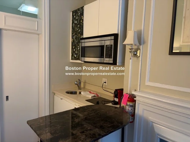 Studio bed, 1 bath apartment for rent at 323 Beacon St Unit 2, Back Bay — photo 4 of 8
