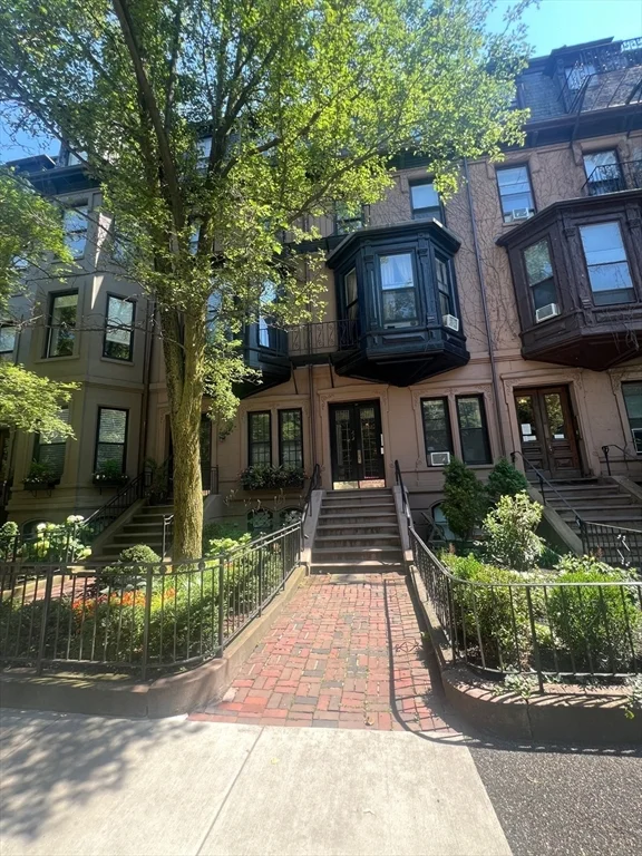 Studio bed, 1 bath apartment for rent at 323 Beacon Unit 6, Back Bay — photo 6 of 6