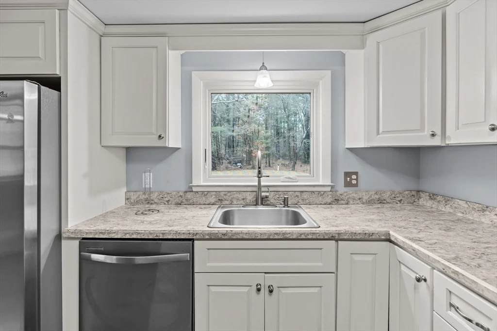 2 bed, 1 bath apartment for rent at 323 Flagg St Unit 2, Bridgewater — photo 3 of 24