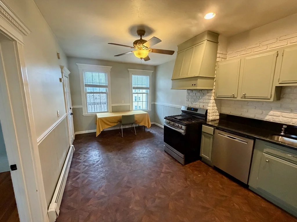 3 bed, 1 bath apartment for rent at 324 Chelsea St Unit 3, East Boston — photo 5 of 20