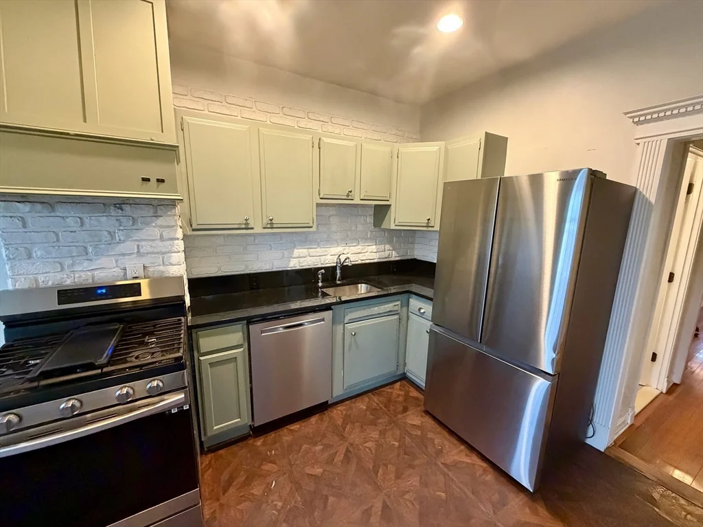 3 bed, 1 bath apartment for rent at 324 Chelsea St Unit 3, East Boston — photo 3 of 20