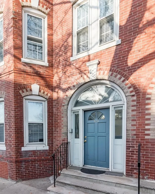 3 bed, 1 bath apartment for rent at 324 Chelsea St Unit 3, East Boston
