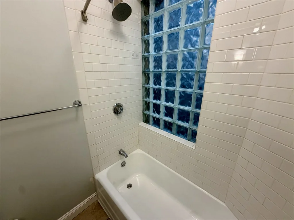 3 bed, 1 bath apartment for rent at 324 Chelsea St Unit 3, East Boston — photo 6 of 20