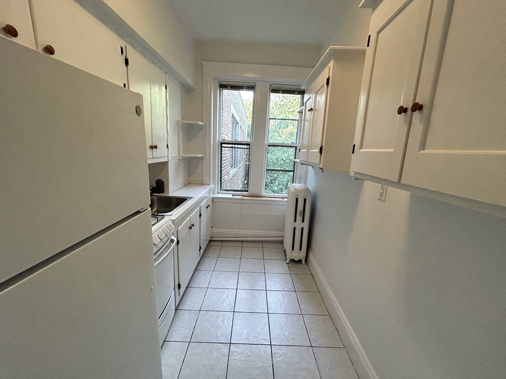 1 bed, 1 bath apartment for rent at 324 Chestnut Hill Ave Unit 14, Brighton — photo 5 of 12