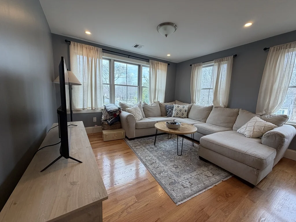 2 bed, 1 bath apartment for rent at 324 East St Unit 2, Walpole — photo 3 of 11