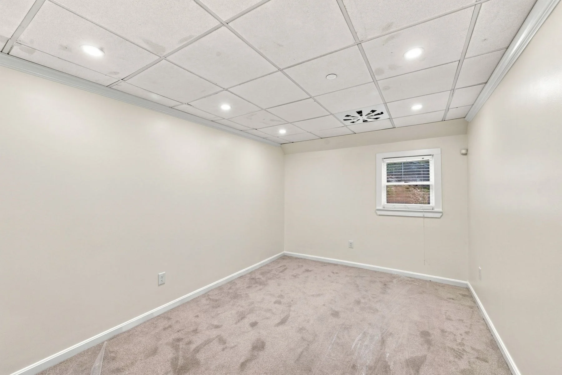 3 bed, 2 bath apartment for rent at 324 Essex St Unit 2, Swampscott — photo 24 of 30