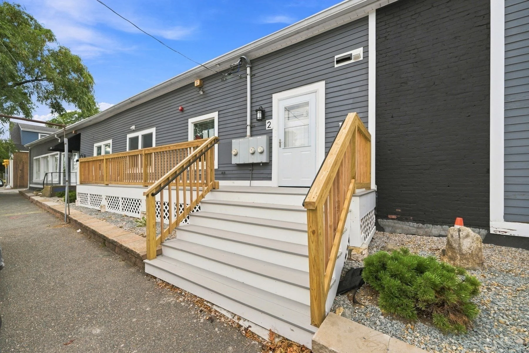 3 bed, 2 bath apartment for rent at 324 Essex St Unit 2, Swampscott — photo 1 of 30